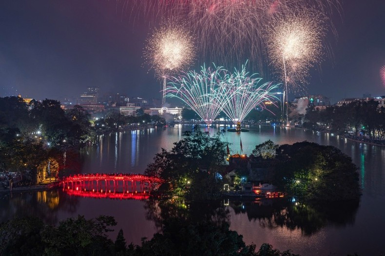 [Foto] Hanói celebra la llegada del Año Nuevo Lunar 2026 con deslumbrante espectáculo pirotécnico 