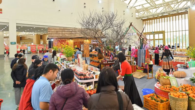 Feria de Primavera en Hanói refuerza comercio y cultura