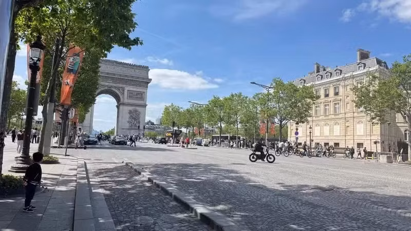 Los expertos meteorológicos franceses advierten de que el inusual adelanto de las olas de calor extremo este año amenaza con provocar graves daños en las infraestructuras, la economía y el sector energético.