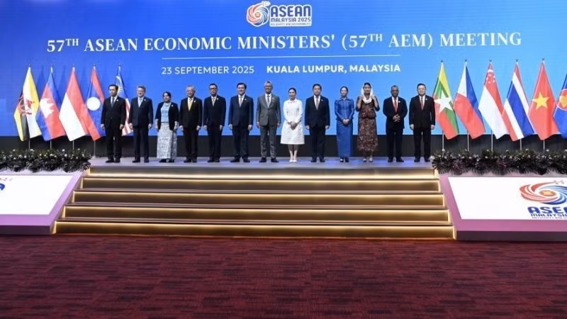 Asistentes a la 57ª Reunión de Ministros de Economía de la Asean (AEM), celebrada el 23 de septiembre en Malasia. (Foto: ASEAN.ORG)
