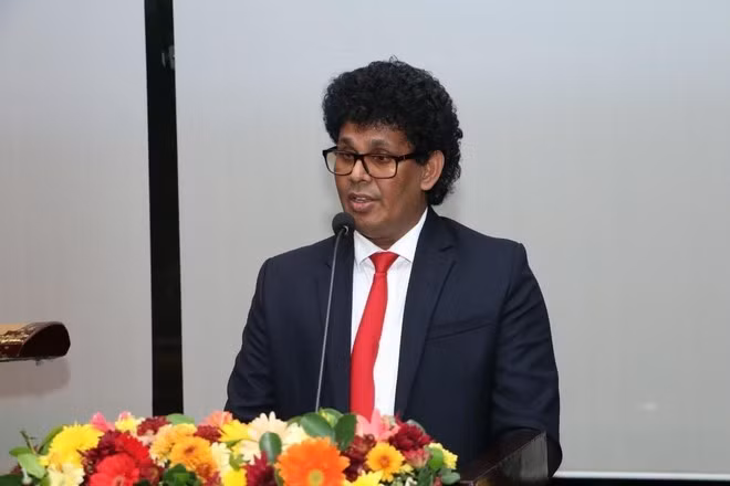 El ministro de Comercio, Seguridad Alimentaria y Desarrollo Cooperativo de Sri Lanka, Wasantha Samarasinghe, pronuncia un discurso en el evento (Foto: VNA)