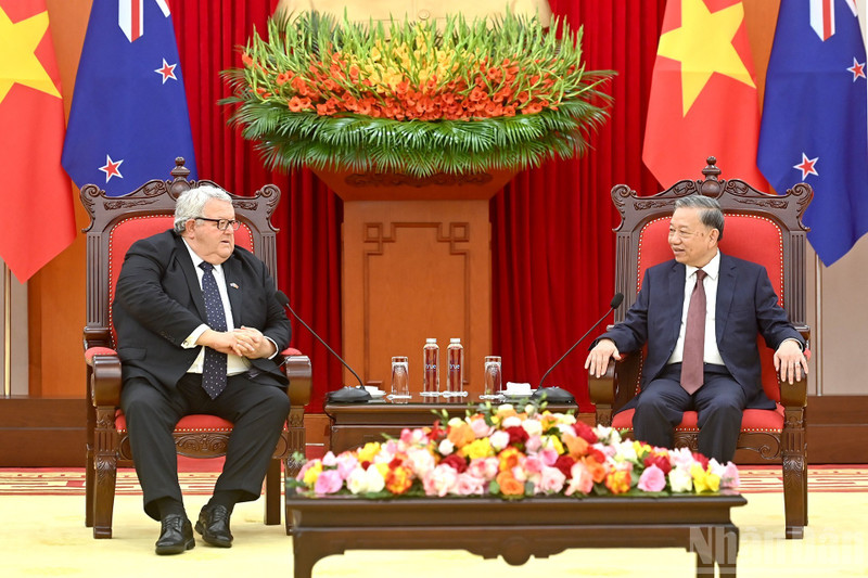 El secretario general del Partido Comunista de Vietnam, To Lam, y el presidente del Parlamento de Nueva Zelanda, Gerry Brownlee. (Foto: Nhan Dan)