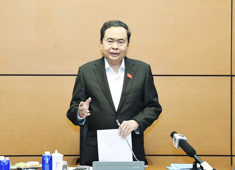 El presidente de la Asamblea Nacional (Parlamento) de Vietnam, Tran Thanh Man, habla en la cita. (Foto: daibieunhandan.vn)