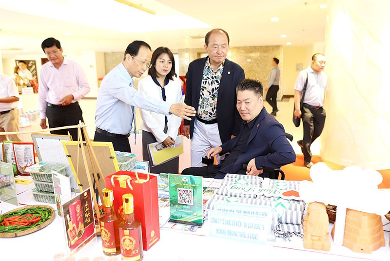 Representantes de la provincia sureña vietnamita de Vinh Long presentan productos típicos locales en Corea del Sur. (Foto: baovinhlong.com.vn)