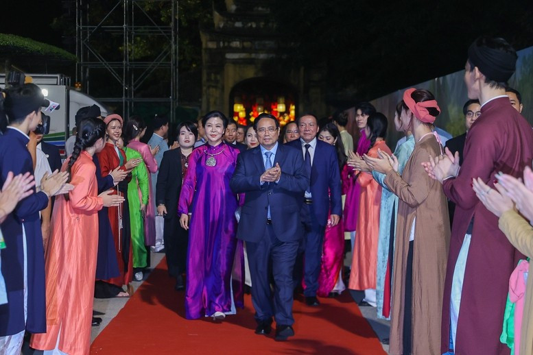 El primer ministro Pham Minh Chinh asiste a la cita. (Foto: VGP)