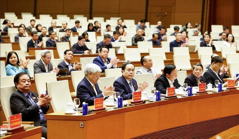 El presidente de la Asamblea Nacional, Tran Thanh Man, asiste a una reunión para informar sobre los resultados del XIV Congreso Nacional del Partido Comunista. (Foto: VNA)