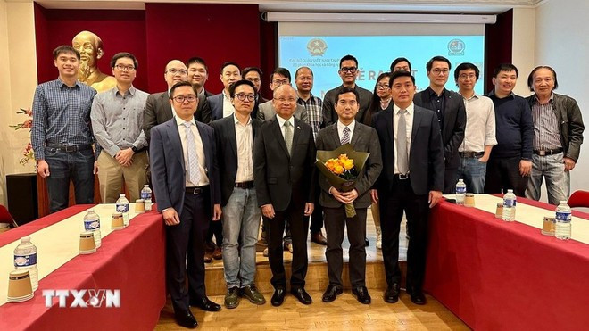 Miembros de la Red de Expertos Vietnamitas en Energía Nuclear en el Extranjero. (Foto: VNA)