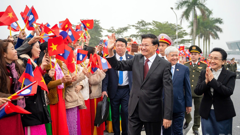 Máximo dirigente de Laos llega a Hanói para una visita de Estado a Vietnam (Foto: Nhan Dan)