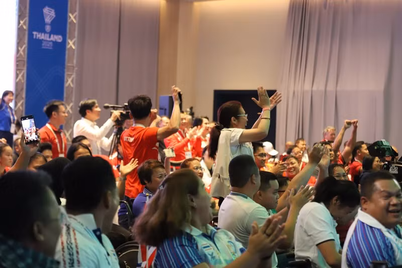 Aficionados vietnamita celebran la victoria de jugadores. (Foto: VNA)