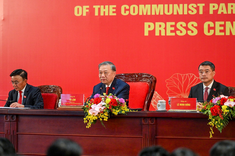 El secretario general del Partido Comunista de Vietnam, To Lam, presidió la conferencia de prensa internacional. (Foto: Nhan Dan)