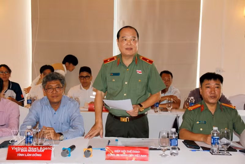 Le Xuan Duc, jefe de la Oficina de la Asociación Deportiva de la Seguridad Pública Popular de Vietnam, habla en el evento. (Foto: VNA)