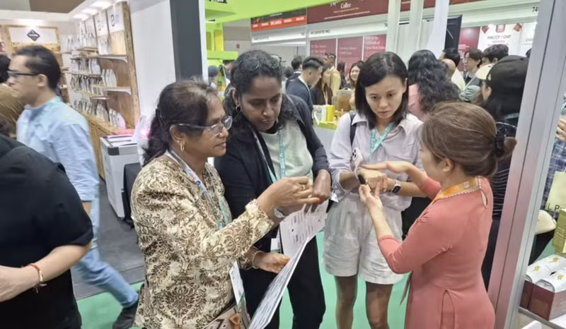 Además de las bebidas, los productos de belleza y salud elaborados a partir de frutas en Dak Lak también atrae la atención de los clientes malayos. (Foto: VNA)