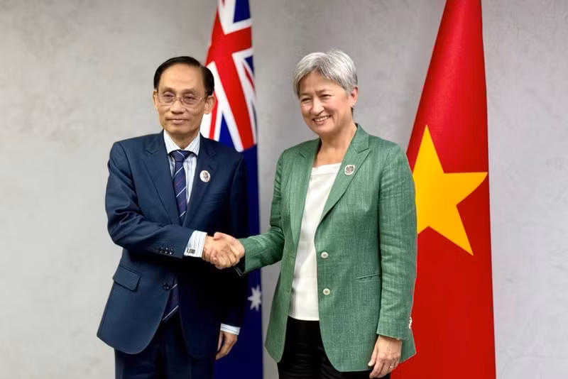 El canciller vietnamita, Le Hoai Trung, y su homóloga de Australia, Penny Wong. (Foto: Cancillería de Vietnam)