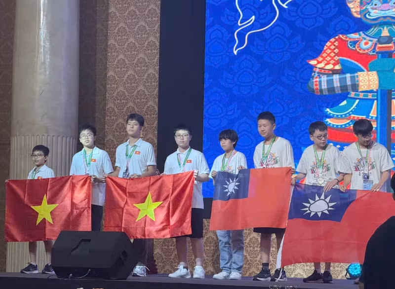 Los estudiantes vietnamitas obtienen destacados logros en la competencia World Mathematics Invitational (WMI) 2025.