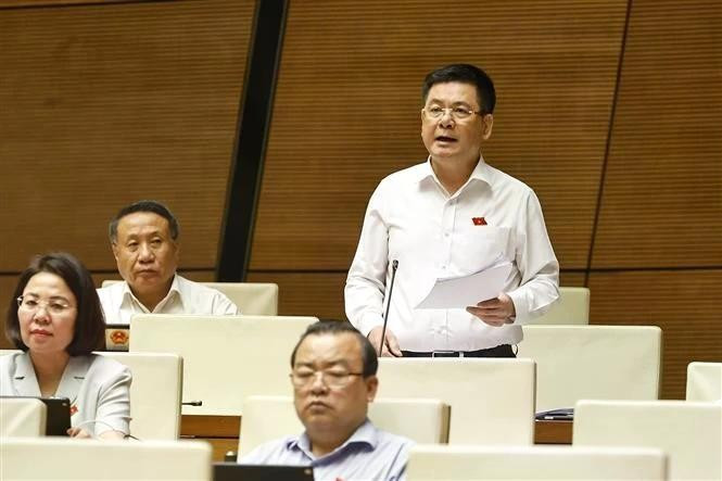 El ministro de Industria y Comercio, Nguyen Hong Dien, habla en el evento. (Foto: VNA)