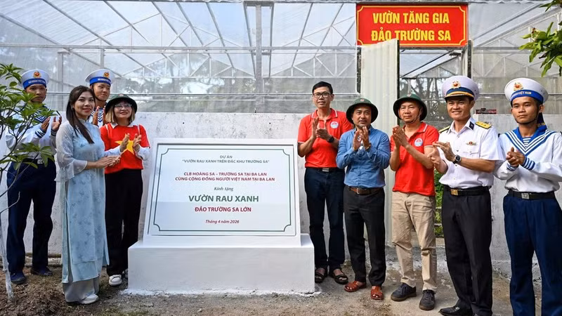 Un huerto con cubierta, donado por el Club Hoang Sa-Truong Sa y la comunidad vietnamita en Polonia al archipiélago de Truong Sa y a las plataformas DK1. (Foto: Nhan Dan)