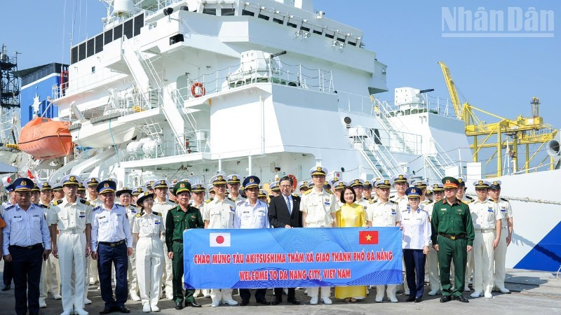 En la ceremonia de bienvenida al buque patrullero Akitsushima de la Guardia Costera de Japón. (Foto: Nhan Dan)