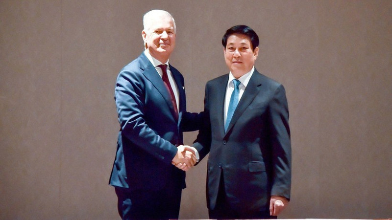 El presidente de Vietnam, Luong Cuong, se reúne con el secretario general de la Cámara de Comercio Internacional (ICC), John Denton. (Foto: Nhan Dan)