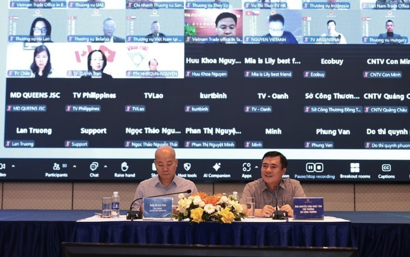 El viceministro de Industria y Comercio, Nguyen Sinh Nhat Tan (derecha), preside la conferencia. (Foto: VNA)