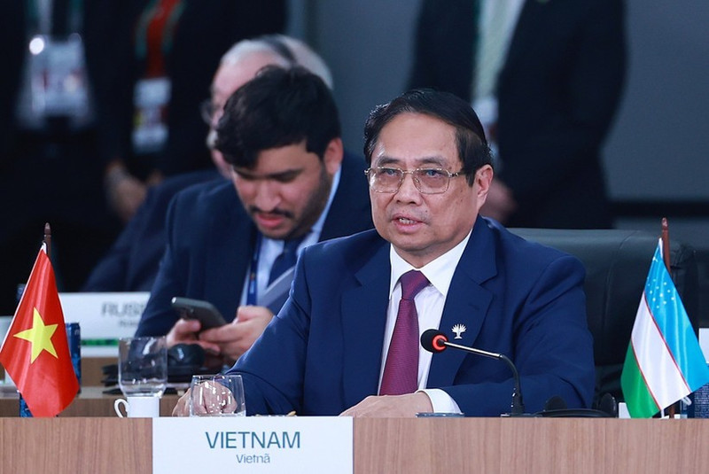 El primer ministro de Vietnam, Pham Minh Chinh, interviene en la sesión. (Foto: VNA)
