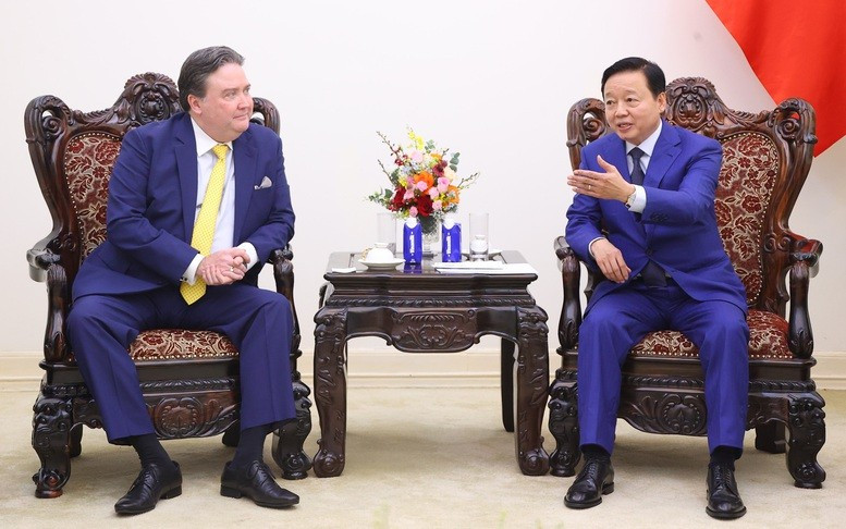 El viceprimer ministro Tran Hong Ha recibe al embajador de Estados Unidos en Vietnam, Marc Knapper. (Foto: VGP)