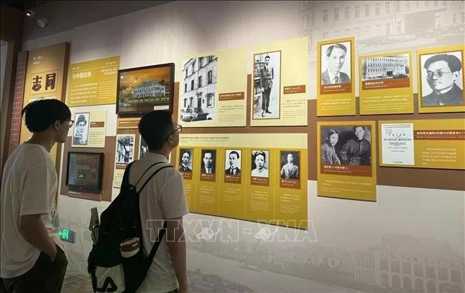 Visitantes en la exposición (Foto: VNA)