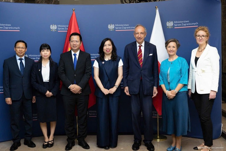 Funcionarios participantes en la cita (Foto: Ministerio de Relaciones Exteriores)