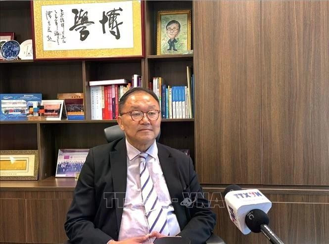 Wong Kam-fai, miembro del Consejo Legislativo de Hong Kong, en la entrevista. (Foto: VNA)