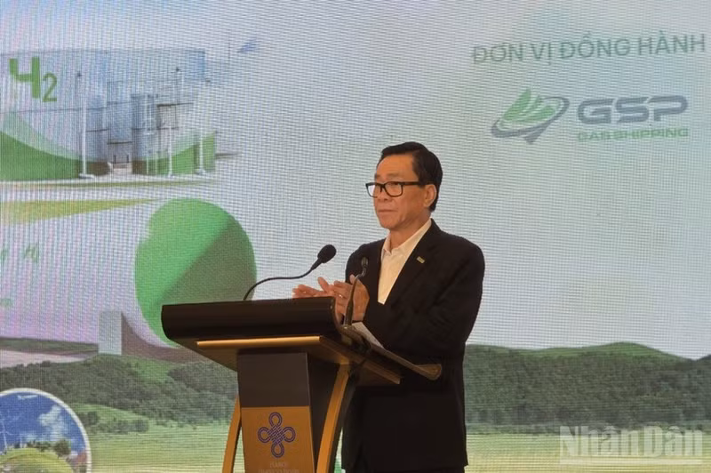 Mai Duy Thien, presidente de la Asociación de Energía Limpia de Vietnam, habla en el evento. (Foto: Nhan Dan)