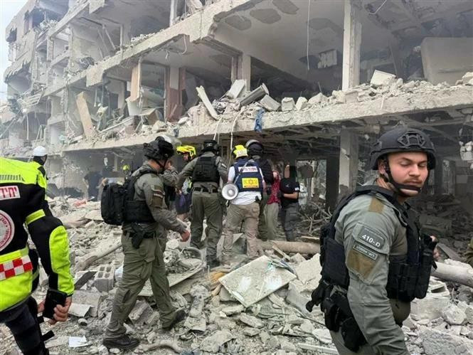 Tras el bombardeo estadounidense de tres instalaciones nucleares iraníes en la madrugada del 22 de junio de 2025, las Fuerzas de Defensa de Israel anunciaron la detección de una serie de misiles balísticos lanzados desde Irán. (Foto: VNA)