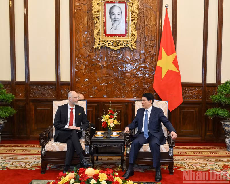 El presidente vietnamita, Luong Cuong, recibe a Shawn Perry Steil, embajador de Canadá en el país. (Foto: Nhan Dan)