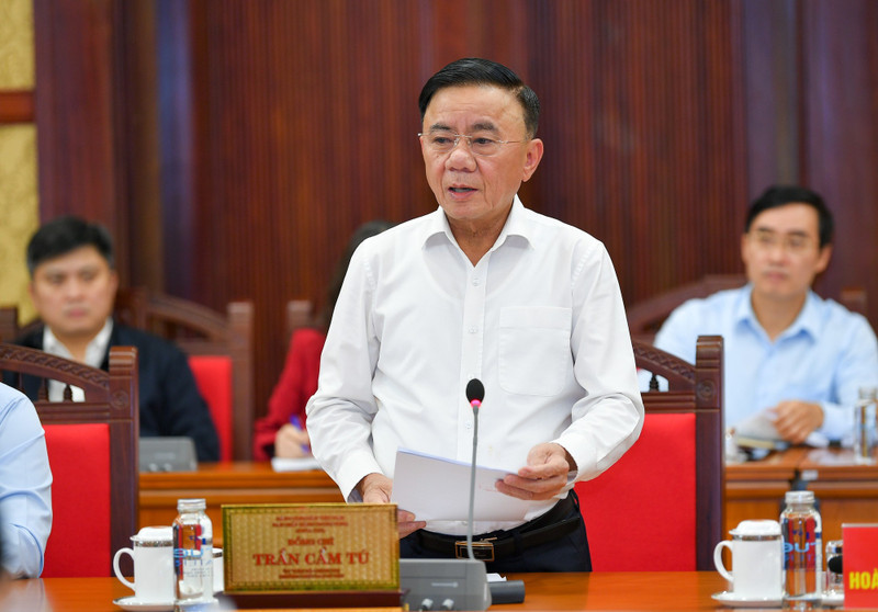 El miembro del Buró Político e integrante permanente del Secretariado del Comité Central del PCV, Tran Cam Tu, habla en la cita. (Foto: Nhan Dan)