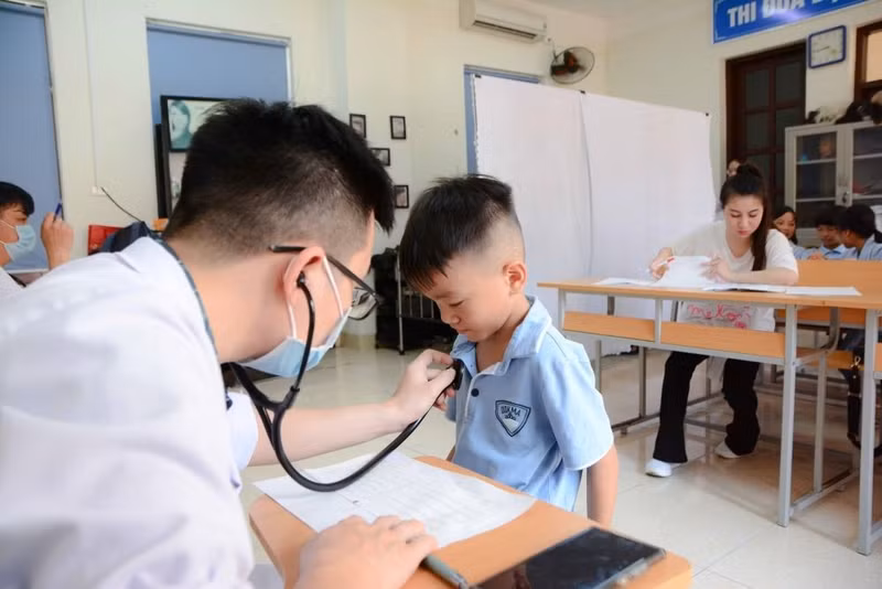 El 100% de los estudiantes en Vietnam recibirá exámenes médicos anuales. (Foto: VOV)
