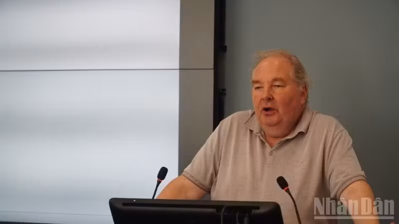 El profesor y doctor en Ciencias Históricas Dmitry Mosyakov, director del Centro de Estudios sobre el Sudeste Asiático, Australia y Oceanía del Instituto de Estudios Orientales de la Academia de Ciencias de Rusia, interviene en el acto.