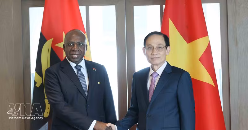 El ministro de Relaciones Exteriores de Vietnam, Le Hoai Trung y su par de Angola, Téte António (Fuente: VNA)