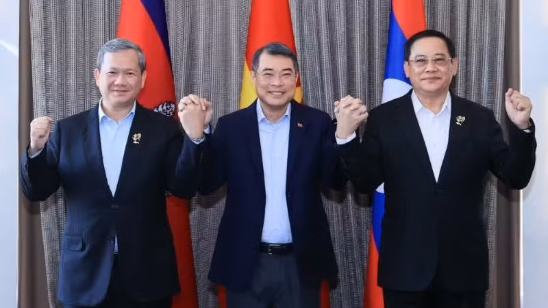 En el marco de su viaje de trabajo para asistir a la 48ª Cumbre de la Asean en Philippines, los días 7 y 8 de mayo, el primer ministro de Vietnam, Le Minh Hung, sostiene un desayuno de trabajo con sus homólogos de Camboya, Hun Manet, y de Laos, Sonexay Siphandone. (Foto: VNA)