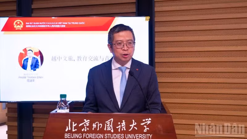 El embajador de Vietnam en China, Pham Thanh Binh, habla en la cita. (Foto: Nhan Dan)