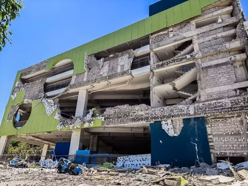 Edificio dañado por el terremoto en la ciudad de General Santos, Filipinas. (Foto: Xinhua/VNA)