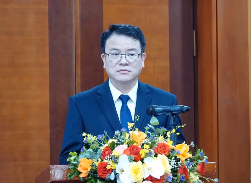 El viceministro de Finanzas vietnamita Tran Quoc Phuong habla en la cita. (Foto: thoibaonganhang.vn)