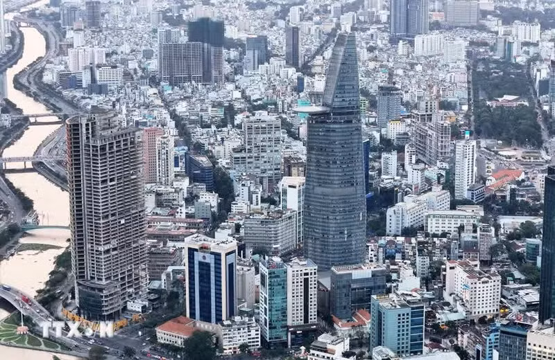 Ciudad Ho Chi Minh consolida su posición como principal destino de inversión en Vietnam, con un fuerte incremento de operaciones de fusiones y adquisiciones. (Foto: VNA)