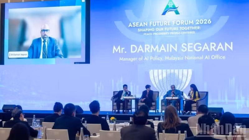 En la sesión de debate "Aplicación de la inteligencia artificial en la Asean: No dejar a nadie atrás". (Foto: Nhan Dan)