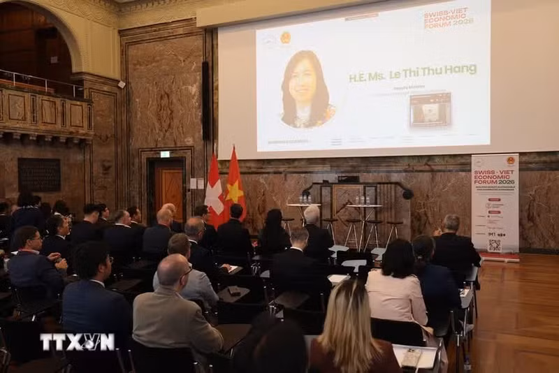 La viceministra vietnamita de Relaciones Exteriores Le Thi Thu Hang interviene de manera virtual en el evento. (Foto: VNA)