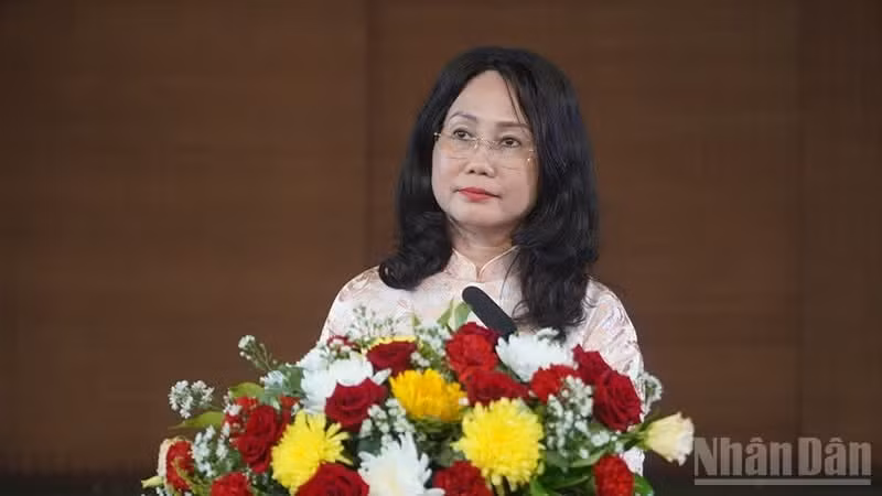 Lam Thi Phuong Thanh, ministra vietnamita de Cultura, Deportes y Turismo, habla en la cita.