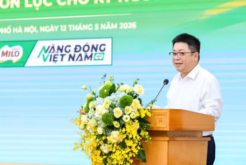 Que Dinh Nguyen, redactor jefe adjunto y subtitular del Comité del Partido del periódico Nhan Dan, habla en la cita.