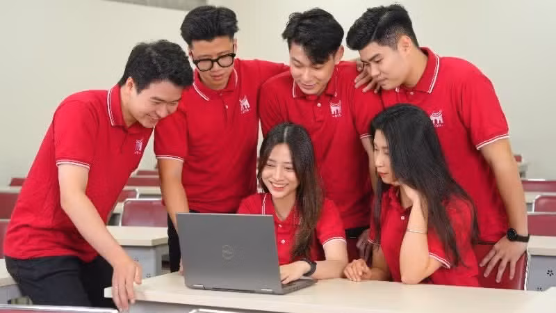 Estudiantes de la Escuela de Negocios y Administración. 