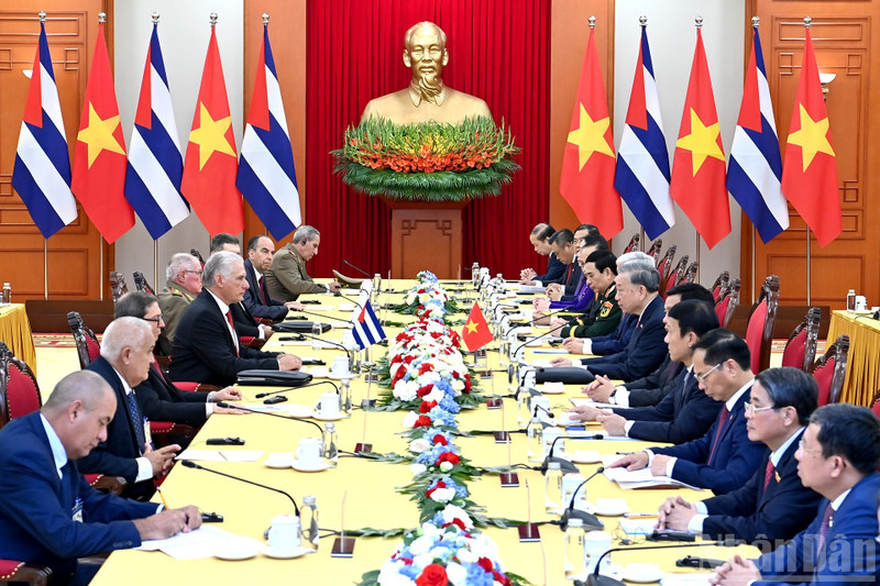 El secretario general del Partido Comunista de Vietnam, To Lam, sostiene una reunión con el primer secretario del Comité Central del Partido Comunista y presidente de la República, Miguel Díaz-Canel Bermúdez. (Foto: Nhan Dan)