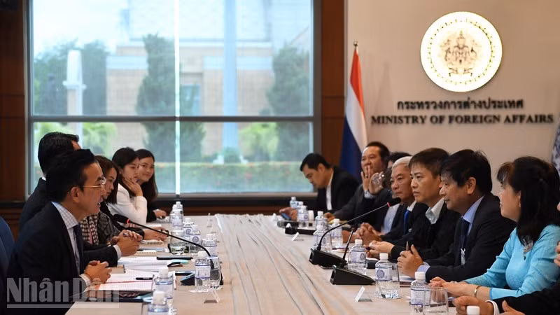 Delegación de la Asociación de Periodistas de Vietnam en el Ministerio de Asuntos Exteriores de Tailandia. (Foto: Nhan Dan)