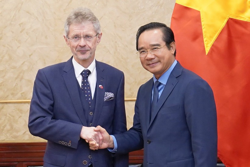 El presidente del Comité Popular de Ciudad Ho Chi Minh, Nguyen Van Duoc (derecha), se reúne con el titular del Senado de la República Checa, Milos Vystrcil. (Foto: nld.com.vn)