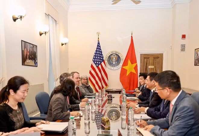 El ministro de Industria y Comercio de Vietnam, Nguyen Hong Dien, y el representante comercial de EE.UU., Jamieson Greer, sostienen negociaciones clave en Washington para un acuerdo comercial recíproco que fortalezca las relaciones económicas bilaterales (Foto: moit.gov.vn)