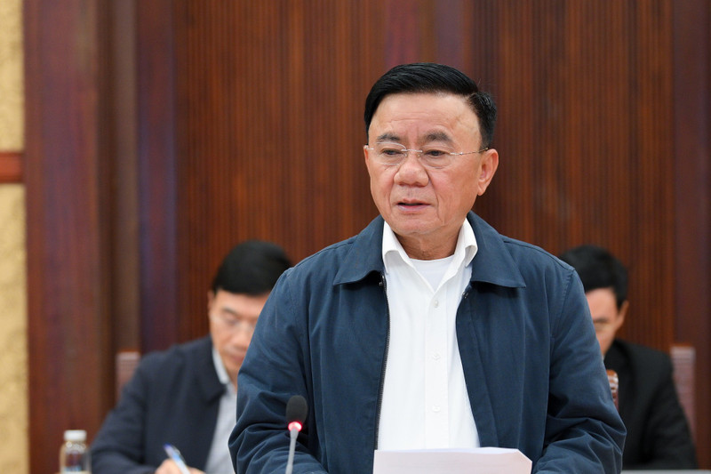 El miembro del Buró Político, miembro permanente del Secretariado y jefe del Subcomité de Organización para el XIV Congreso Nacional del Partido Comunista de Vietnam, Tran Cam Tu, habla en el evento. (Foto: Nhan Dan) 